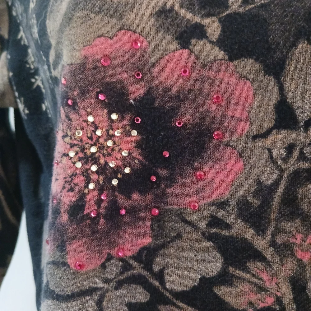 Embellished 3/4 Length Sleeve T-shirt - Picture 3 of 5